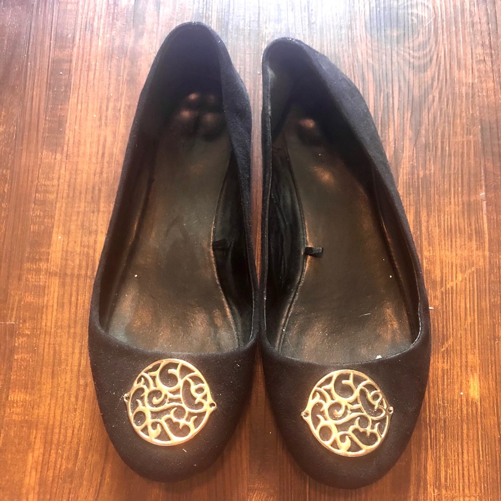 Flats with gold toe design!
